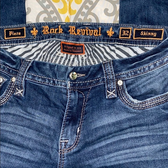Rock Revival Skinny Jeans - Picture 3 of 4